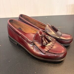 GH Bass & Co Weejuns Men's Size 11 D
Burgundy Leather Loafers